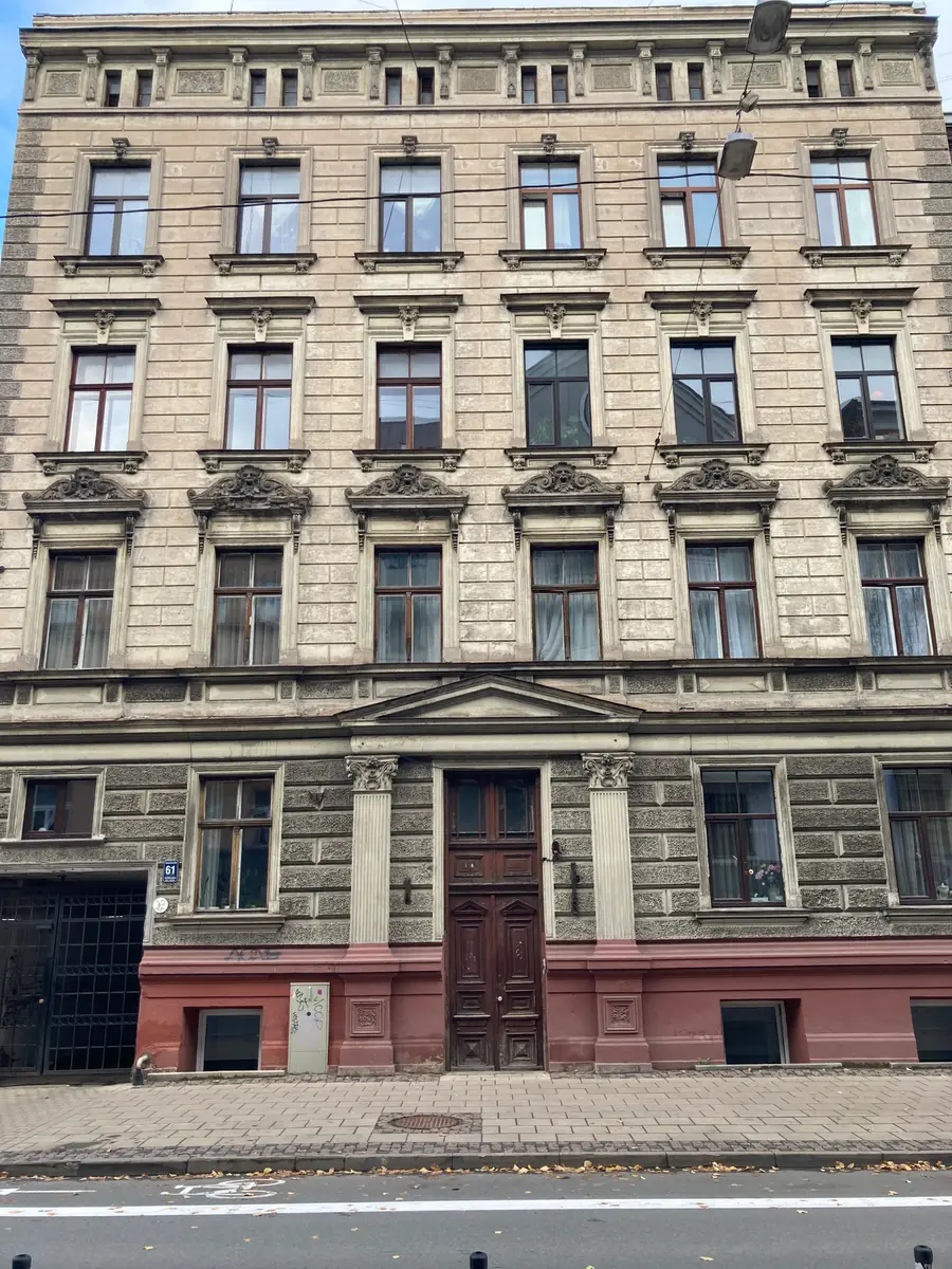 Ēka: Bruņinieku 61